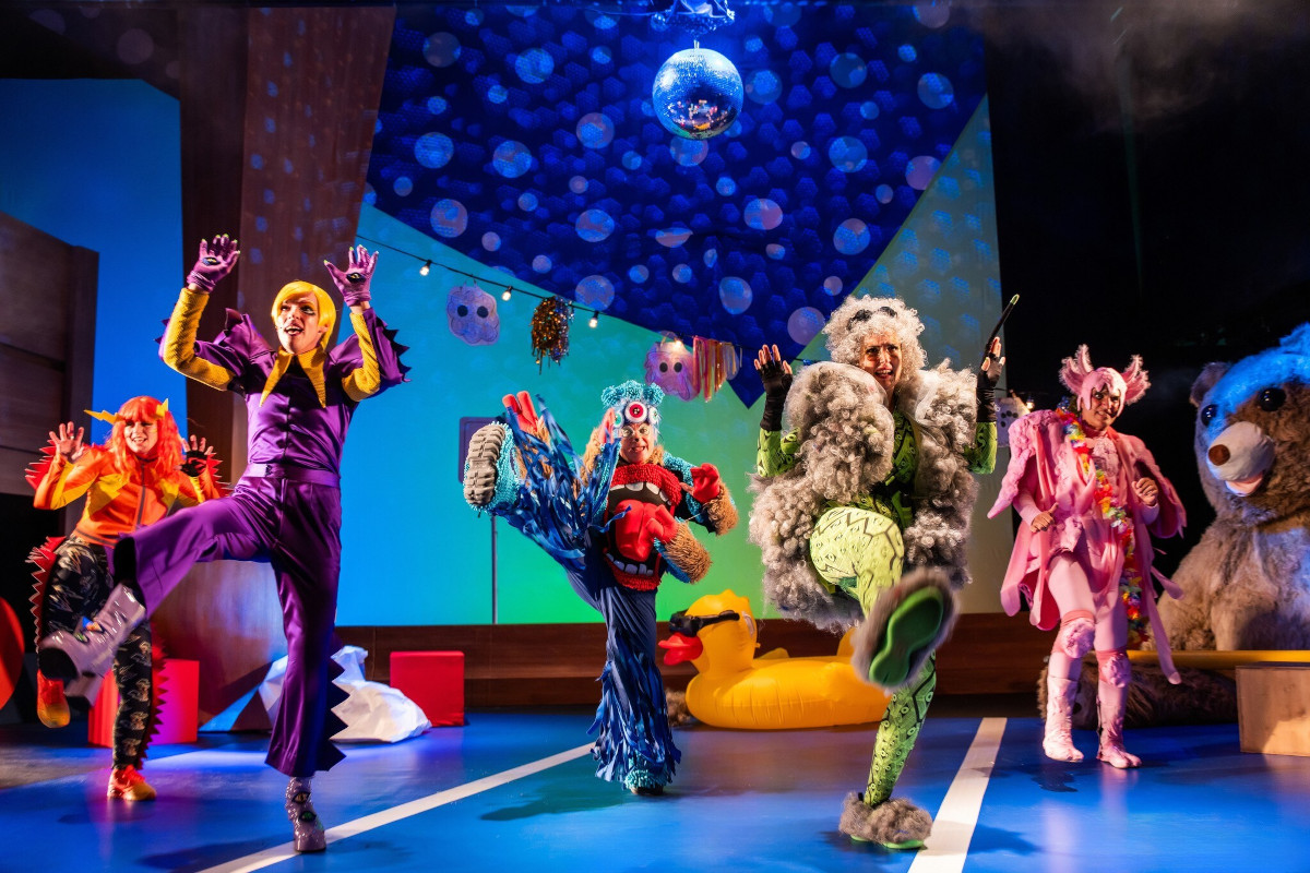Next Liberty - Bühne und Kostüme für "Monster. Das Musical!" (Regie: Mika Blauensteiner, Bühne: Alexia Redl, Kostüme: Rebeca Monteiro Neves), Bild (c) Stella